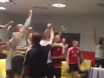 WATCH: Wales squad celebrate E...
